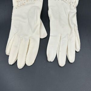 Vintage Elegant Ivory floral embroidered Gloves